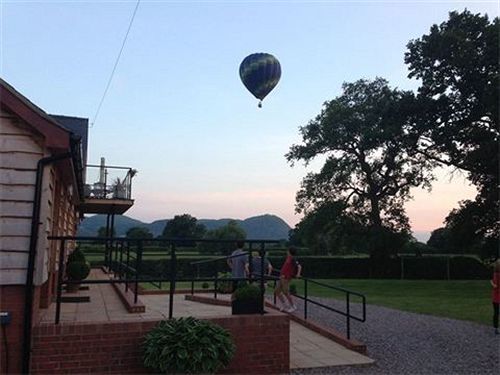 Big Bear Lodge Melverley Exterior foto